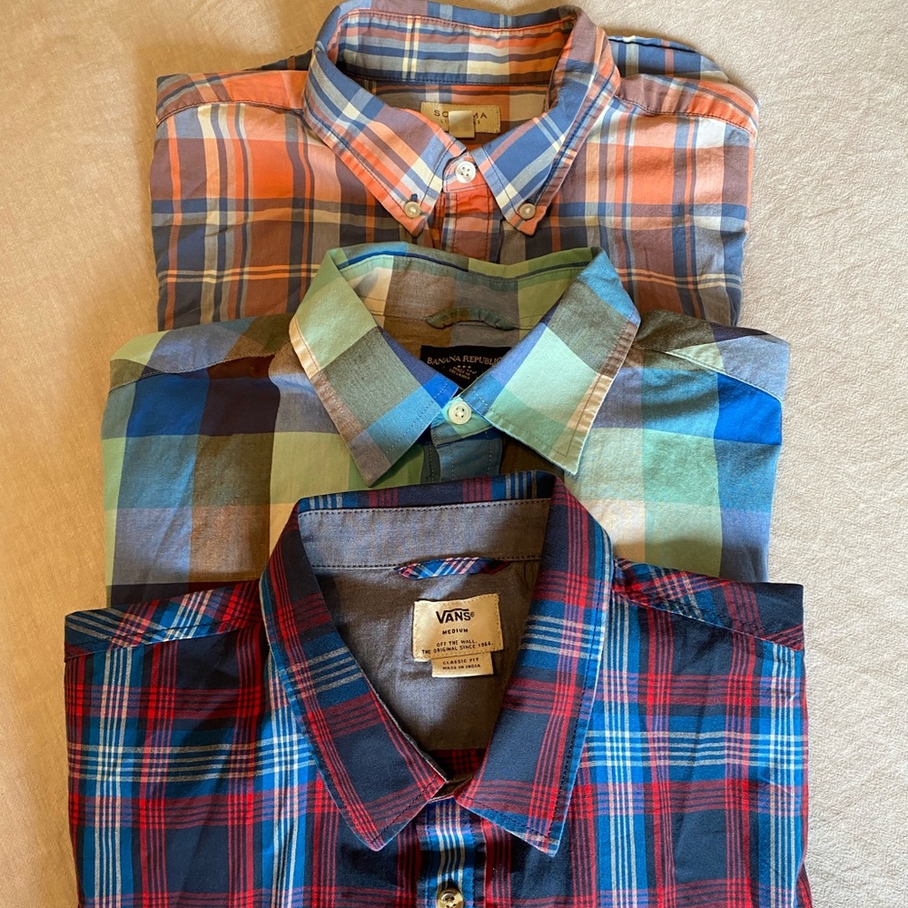 Set of 3, Men’s Medium short sleeve button down shirts. Great condition.